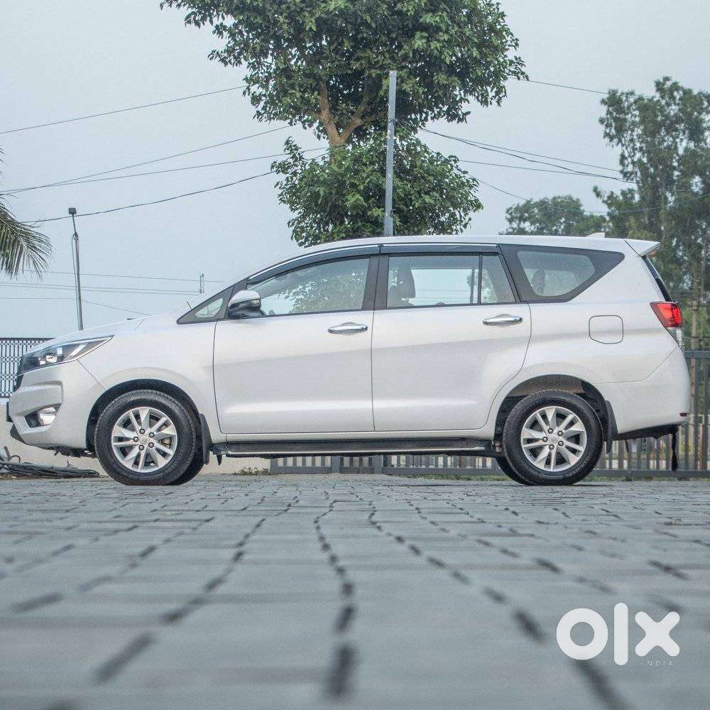 Toyota Innova Crysta 2.4 G Mt, 2023, Diesel