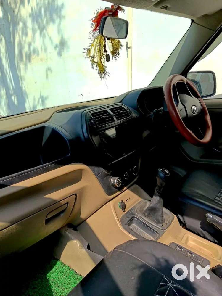 Mahindra Tuv 300 2018