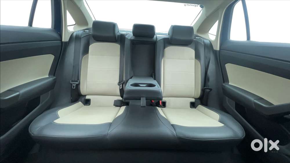 Skoda Slavia Style 1.0l Tsi At, 2023, Petrol