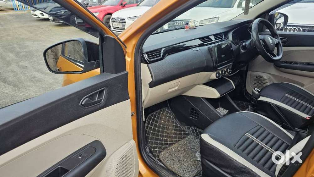 Renault Triber Rxt, 2023, Petrol
