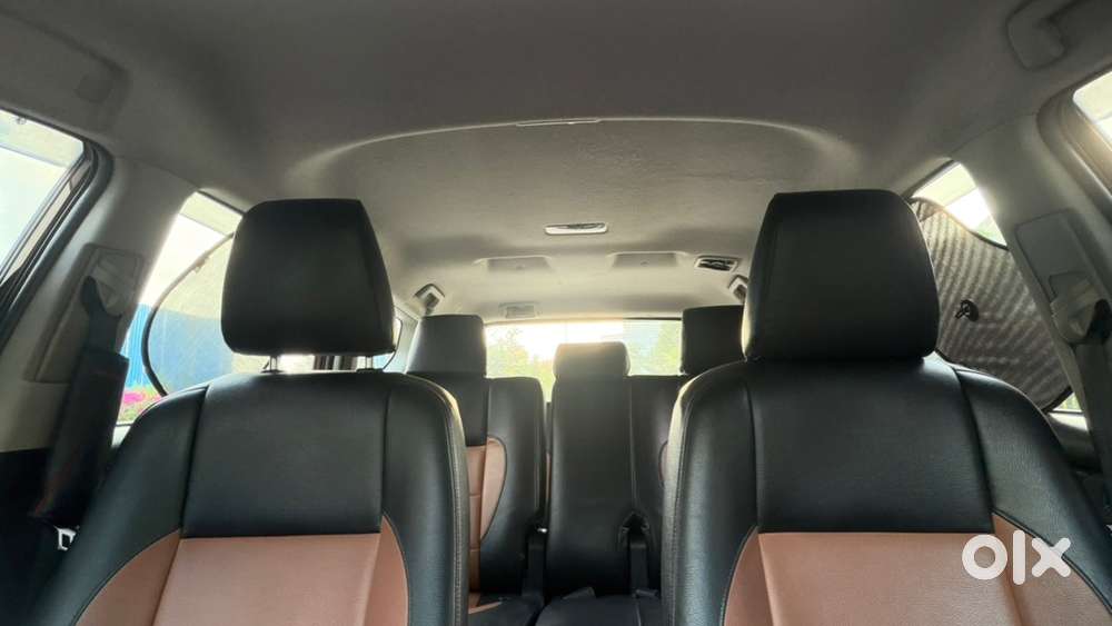 Toyota Innova Crysta 2016 Automatic 8 Str Diesel 97601 Km