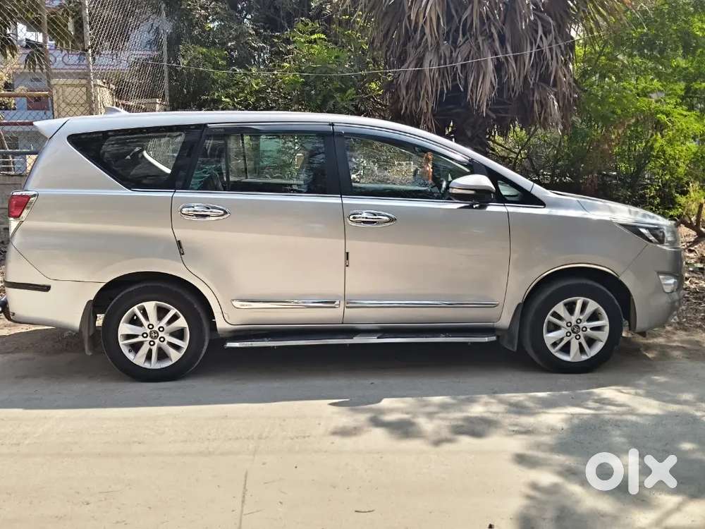 Toyota Innova Crysta 2016 Diesel Well Maintained