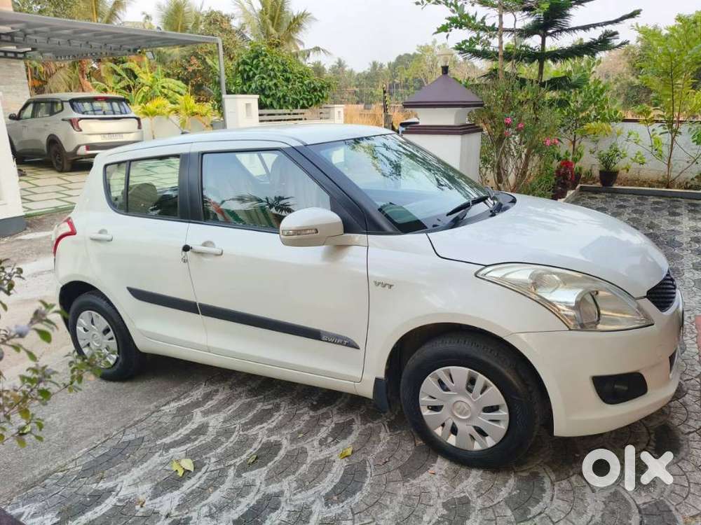 Maruti Suzuki Swift Vxi + Manual, 2011, Petrol