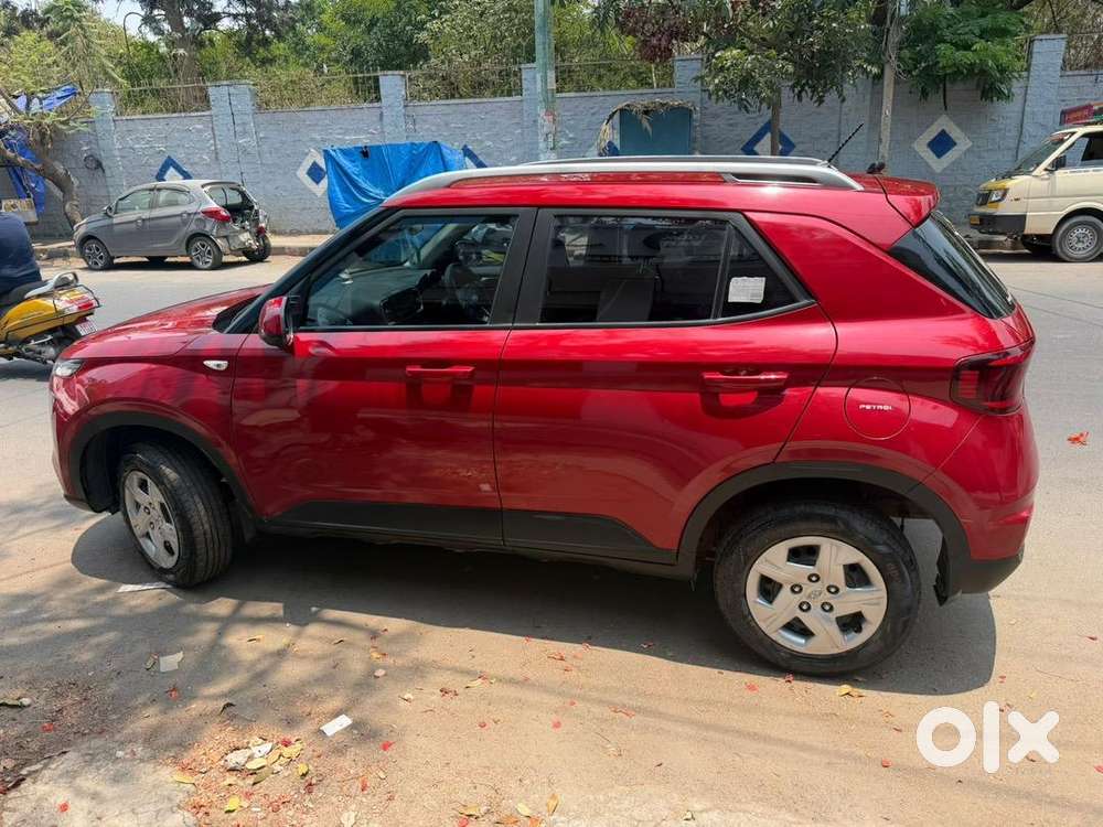 Hyundai Venue 2022 Petrol Well Maintained