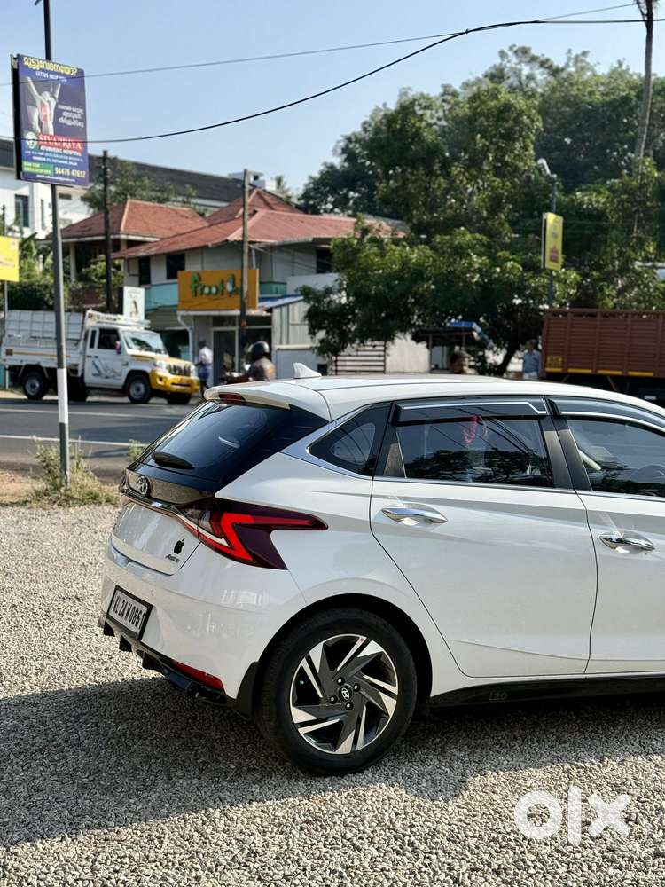 Hyundai I20 Asta (o) 1.2 Mt, 2023, Petrol