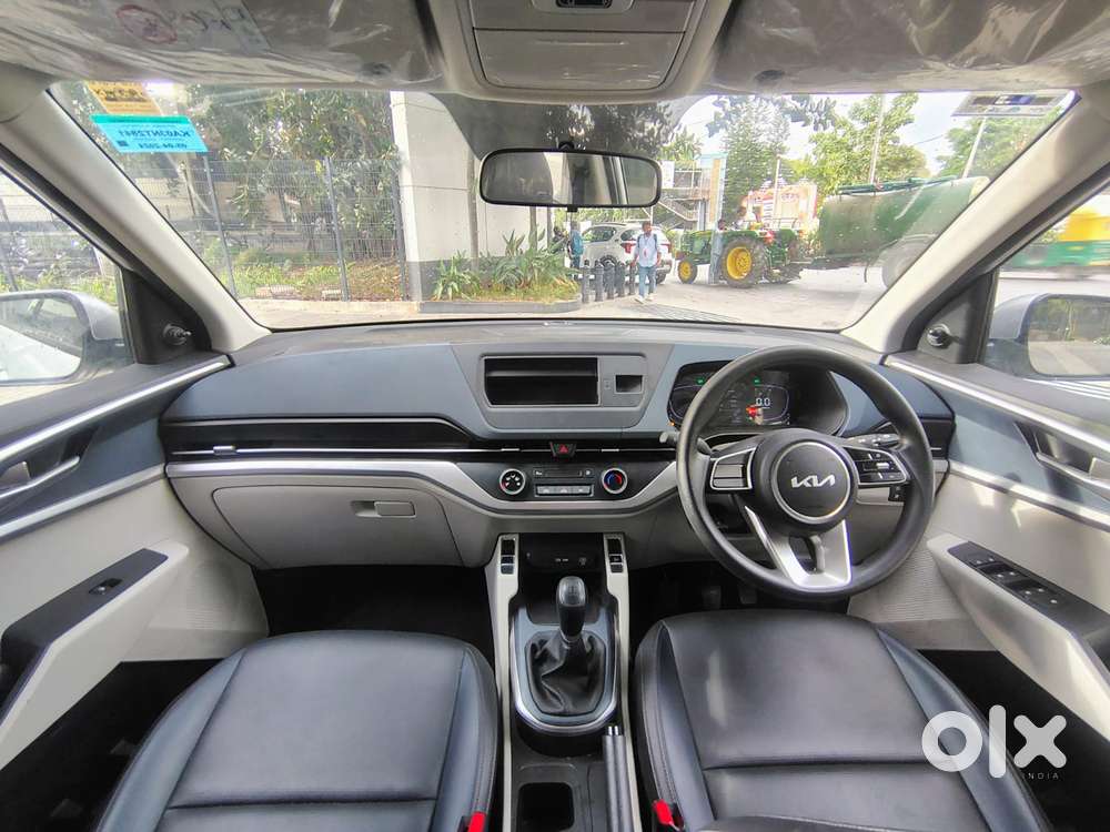 Kia Carens G 1.5 6mt Premium (o) 7-seater, 2024, Petrol