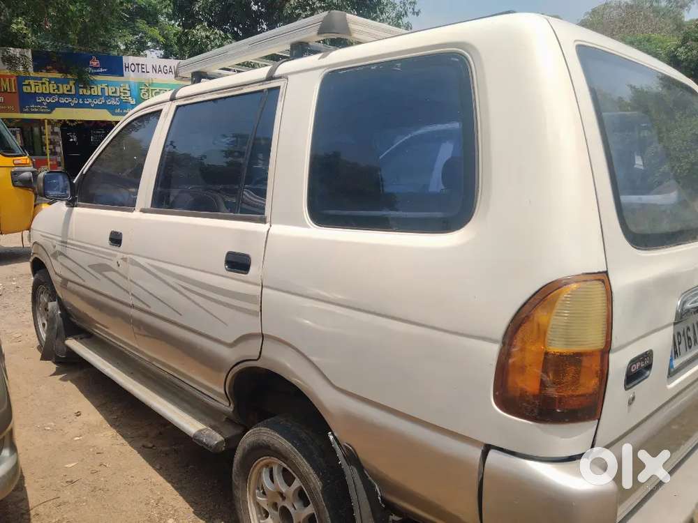 2011 Chevrolet Tavera 9 Seater