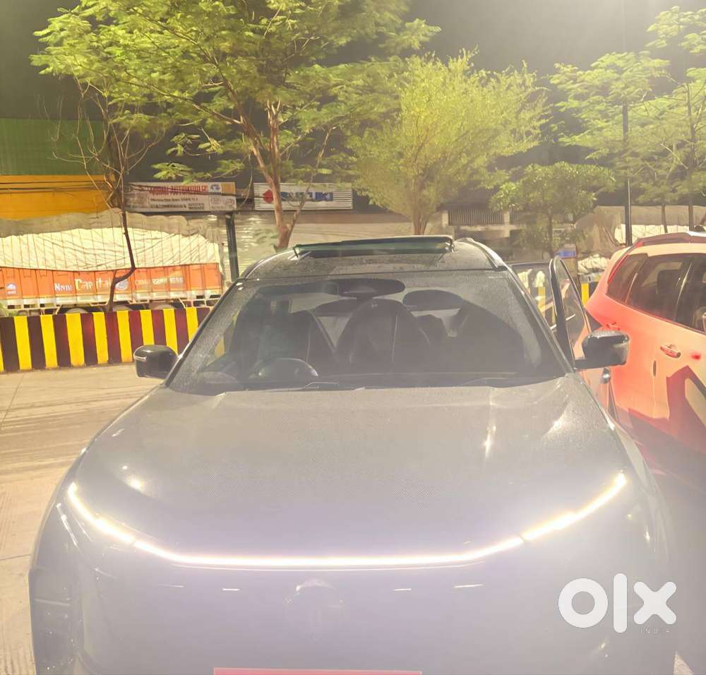 Tata Safari Dark 2025