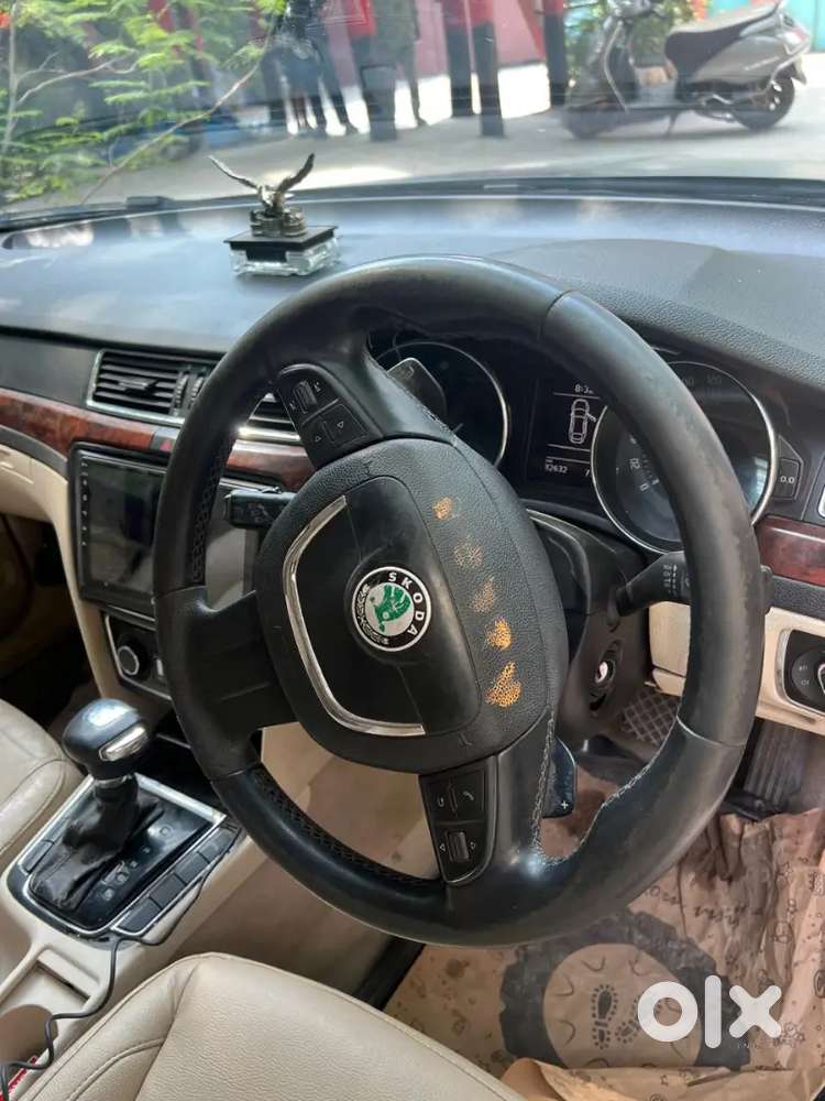 Skoda Superb 2009 Petrol 80000 Km Driven
