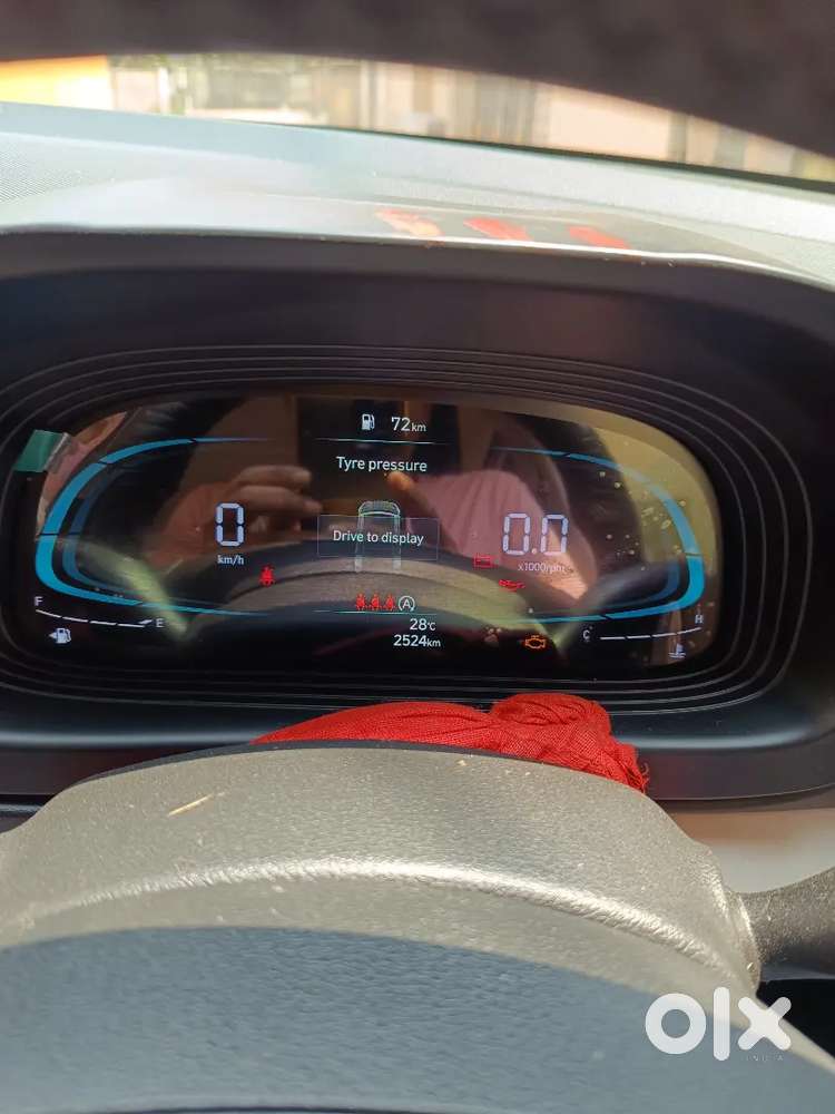 Hyundai Venue 2025 Petrol 2400 Km Driven