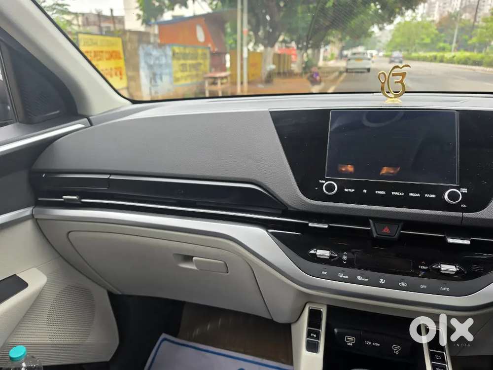 2022 Kia Carens Prestige Plus  Petrol At  31,000 Km