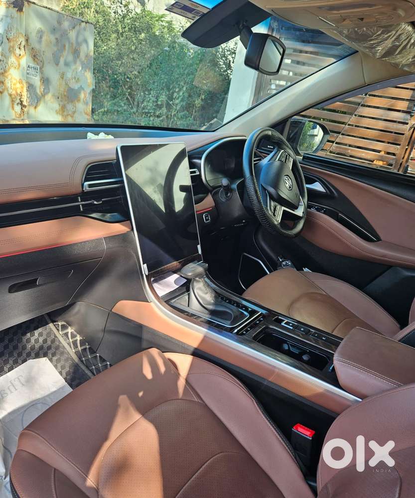 Mg Hector Plus Sharp Pro 1.5 Turbo Petrol  Cvt 7 Str Dual Tone, 2023..