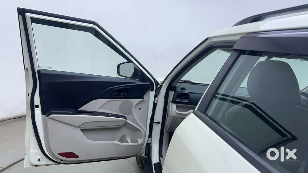 Mahindra Xuv300 1.2 W6 Amt Petrol, 2021, Petrol