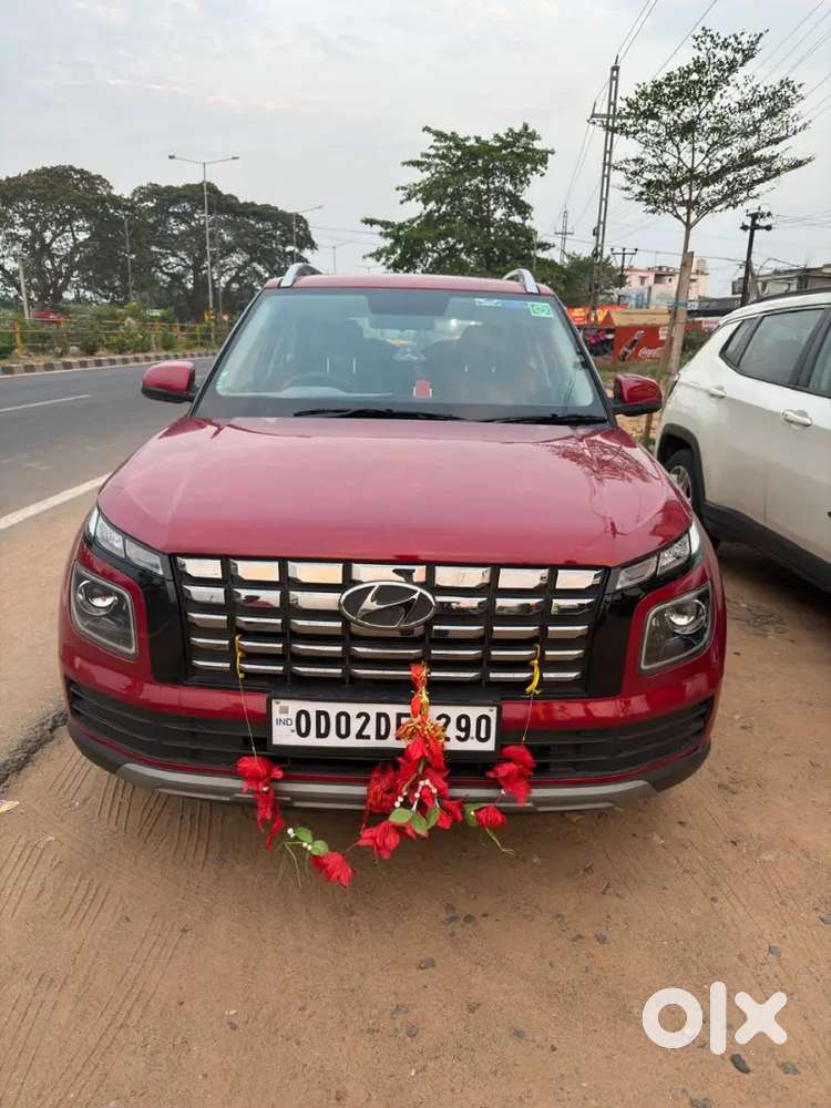 Hyundai New Venue 2025 Petrol 4000 Km Driven