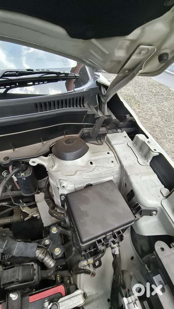 Maruti Suzuki Brezza 1.5 Lxi Smart Hybrid, 2024, Petrol