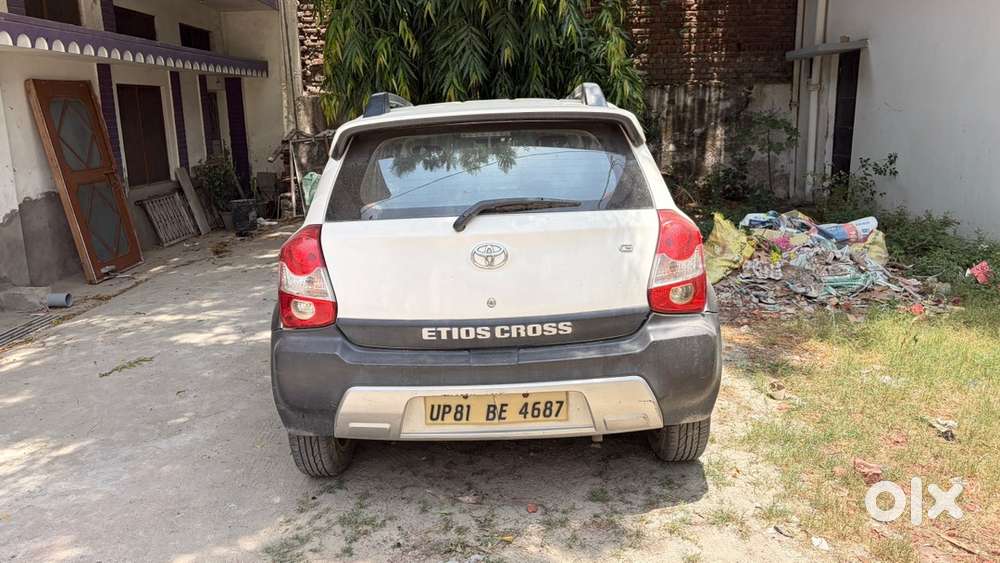 Toyota Etios Cross 2015