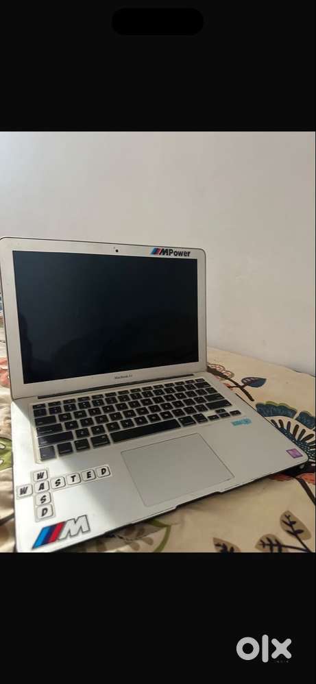 2015 MacBook air  I7 , 8 gb ram , 256 gab storage  Display issu