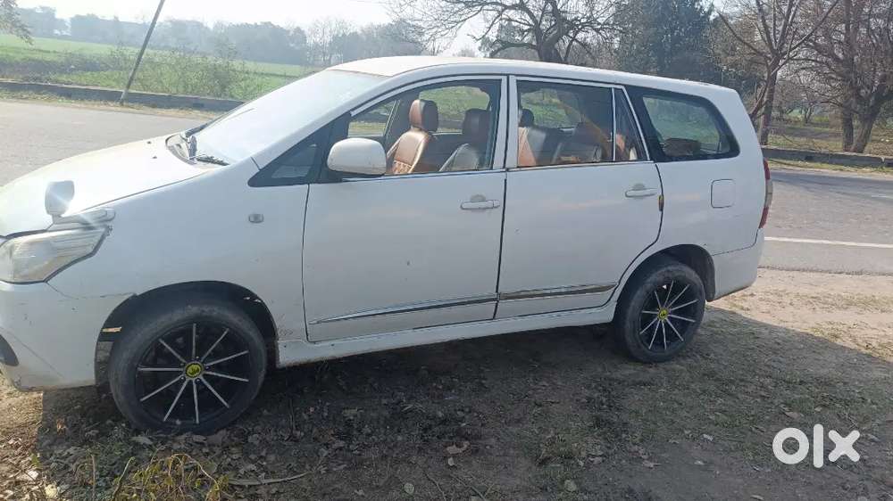 Toyota Innova 2014 Diesel 125 Km Driven