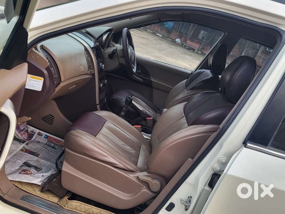 Mahindra Xuv500 W8, 2015
