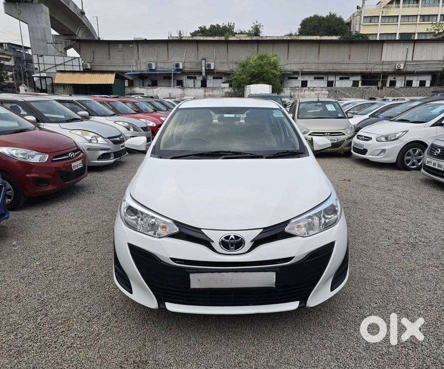 Toyota Yaris J Cvt, 2018, Petrol