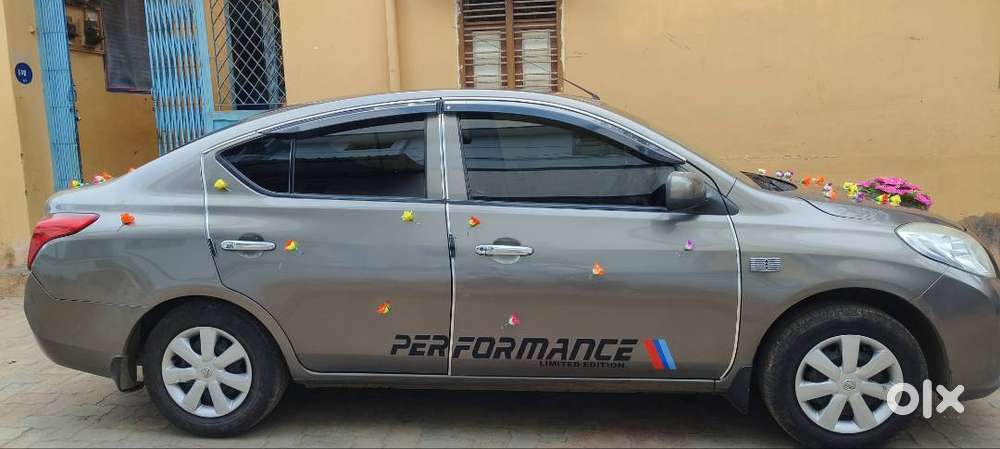 Nissan Sunny 2012