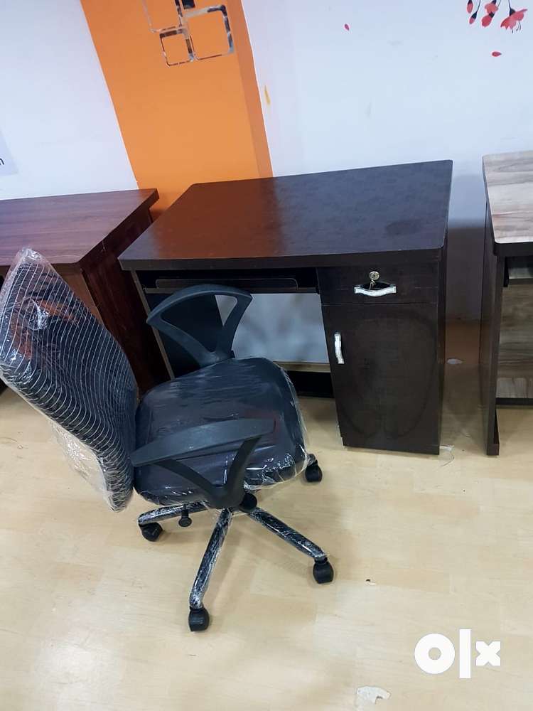 Office table 2025 chair olx