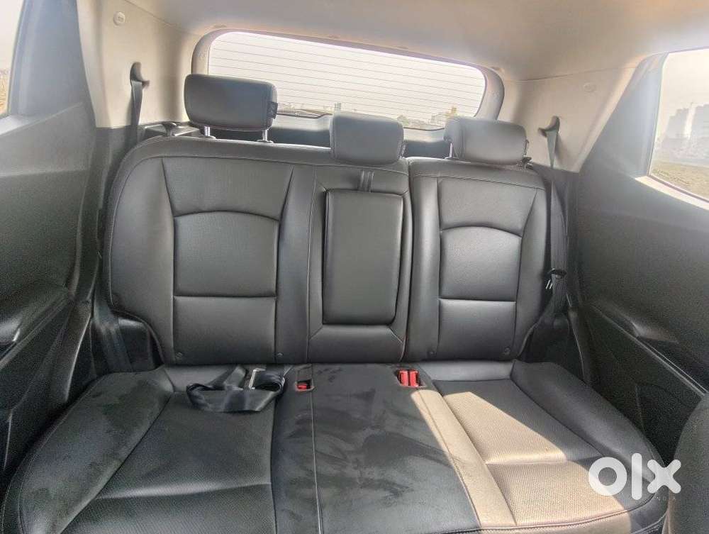 Mahindra Xuv300 W8 Option Dual Tone, 2022