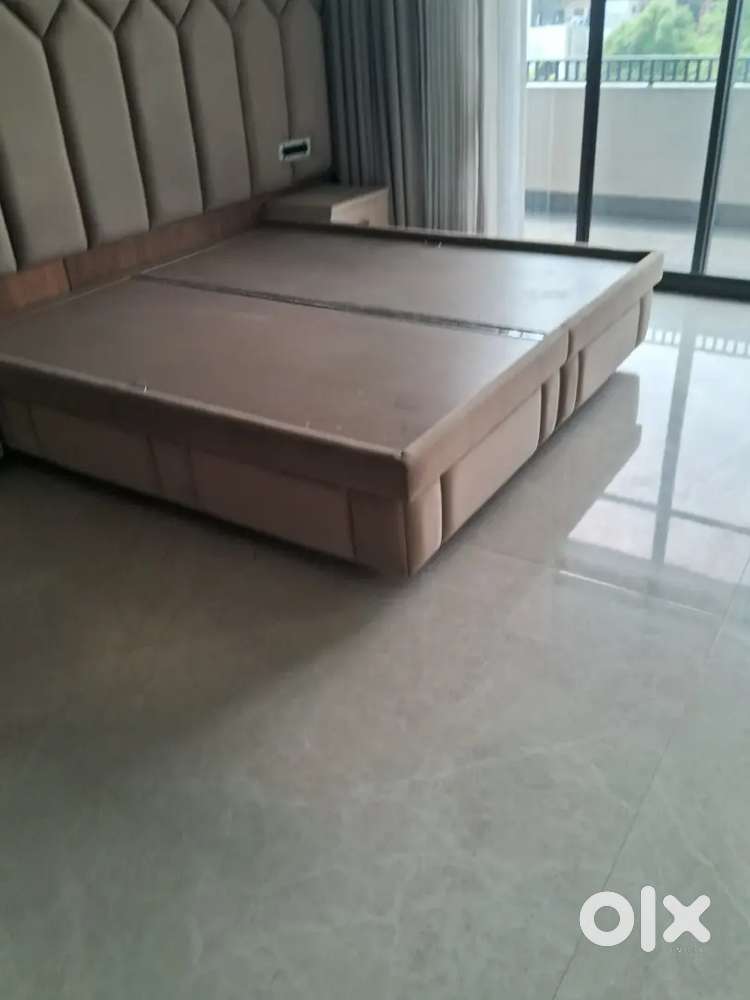 Newly luxcious independent 2bhk house for rent in sec 8 with complete