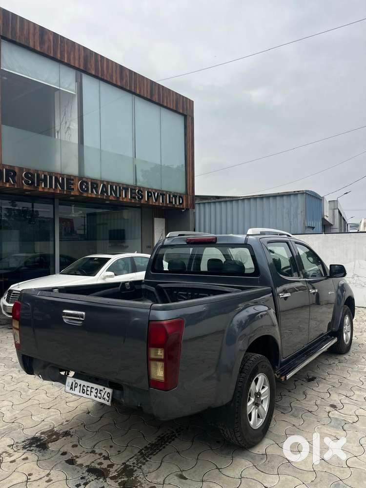 Isuzu V-cross Z 4x4 Mt, 2017, Diesel