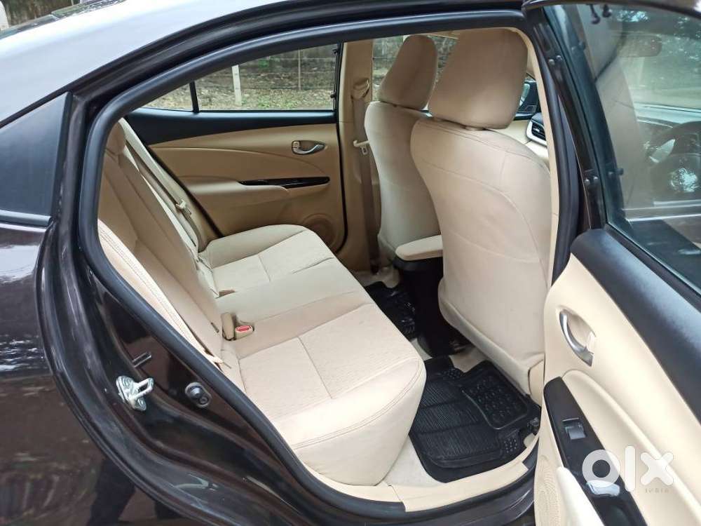 Toyota Yaris V Cvt, 2018, Petrol