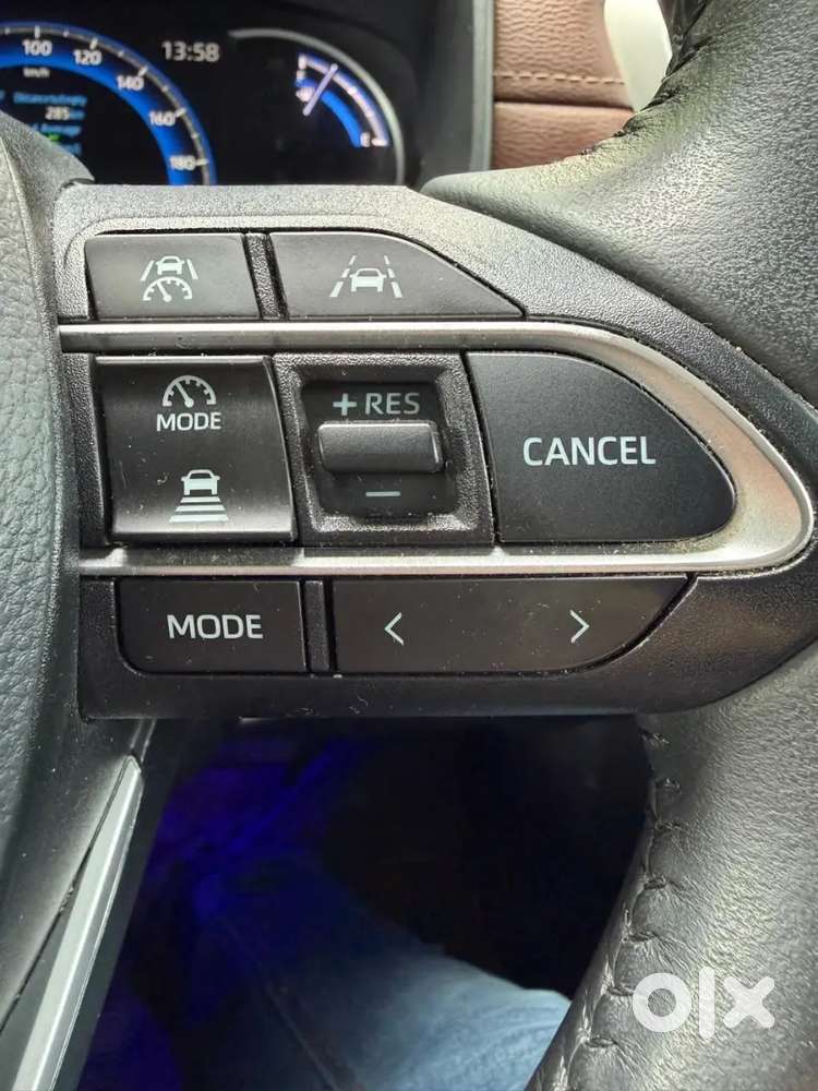 Toyota Innova Hycross 2024 Hybrid Year