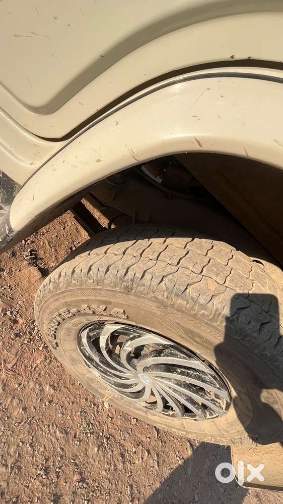 Bolero Bs6 Center Lock All Power Window Adjustable Seats