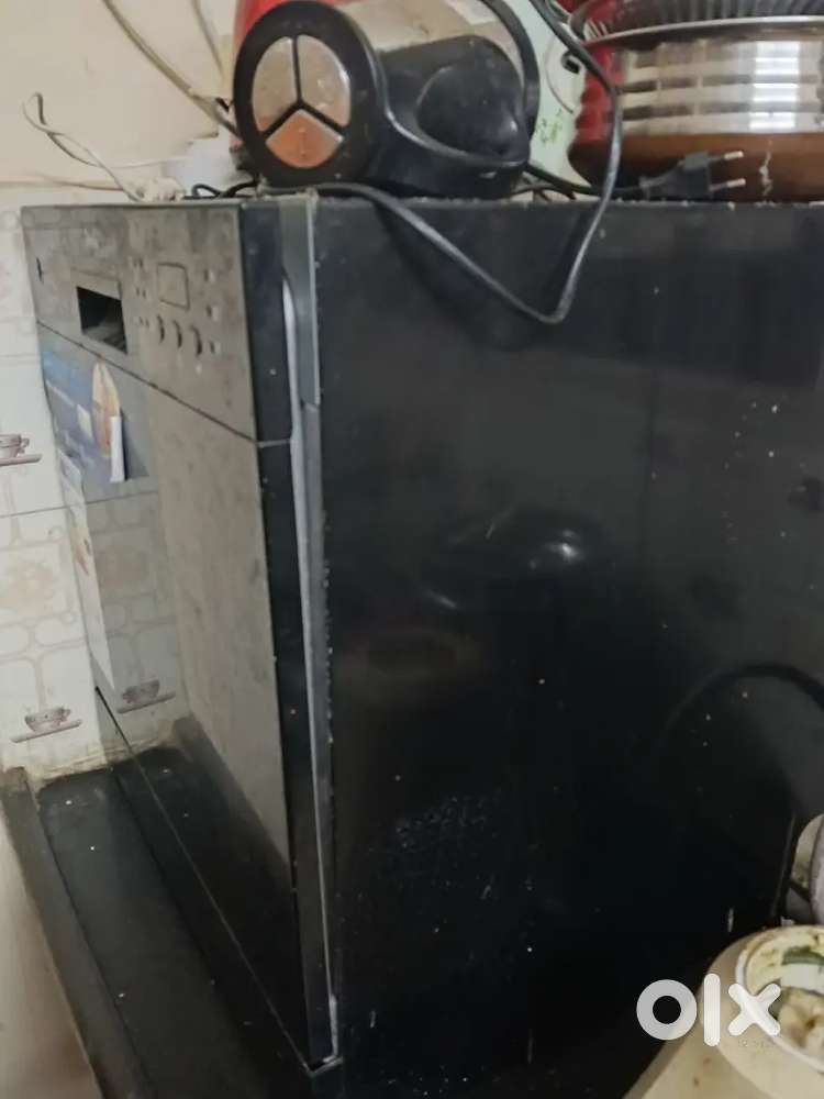 Dish washer