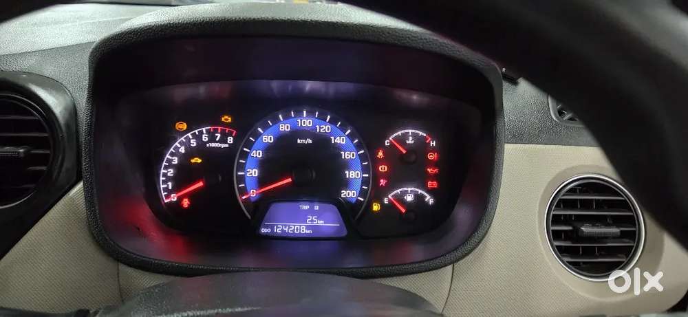 Hyundai Xcent 2016 Petrol 124000 Km Driven