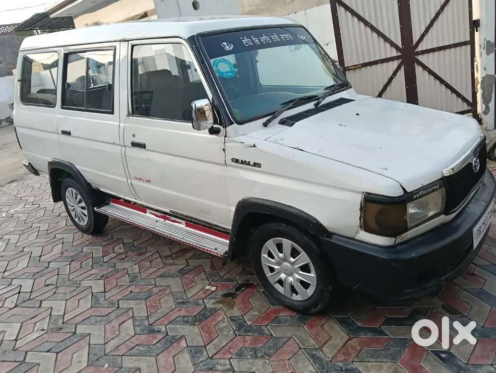 Toyota Qualis 2002 Diesel 240000 Km Driven