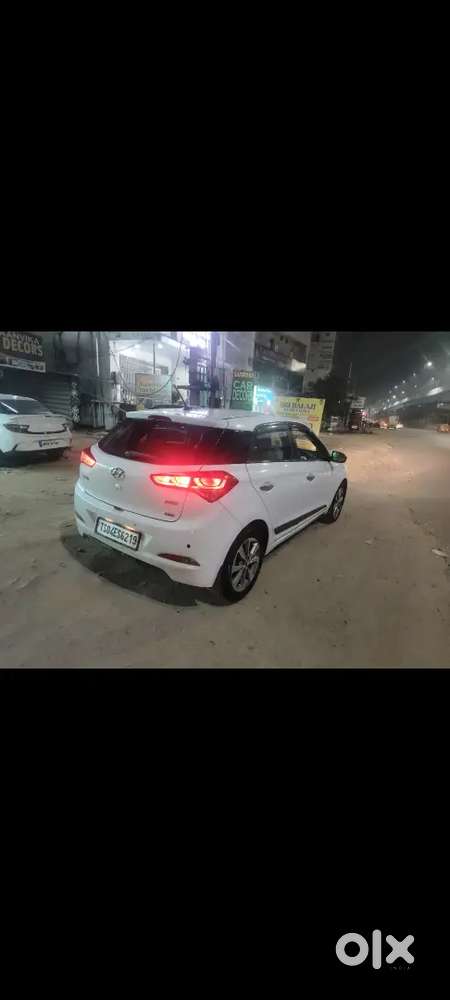 Top Model , Push Start , Auto Ac, Alloy Wheels, Auto Lights