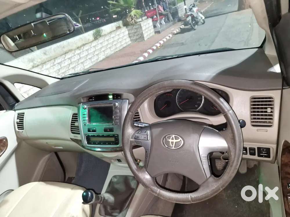 Toyota Innova 2014 Diesel 105000 Km Driven