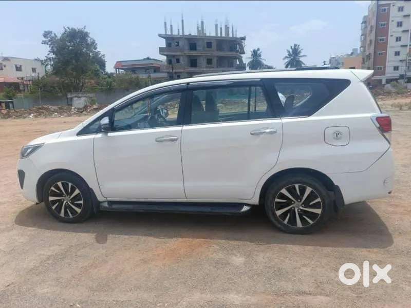 Toyota Innova Crysta 2.7 Zx At, 2022, Petrol