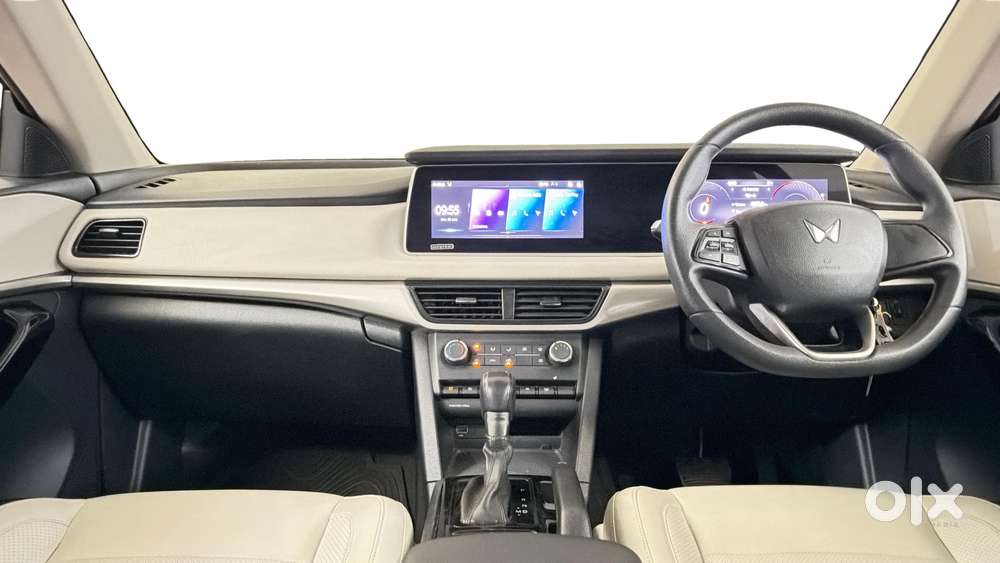 Mahindra Xuv700 2.0 Ax 5 Petrol At Str, 2022, Petrol