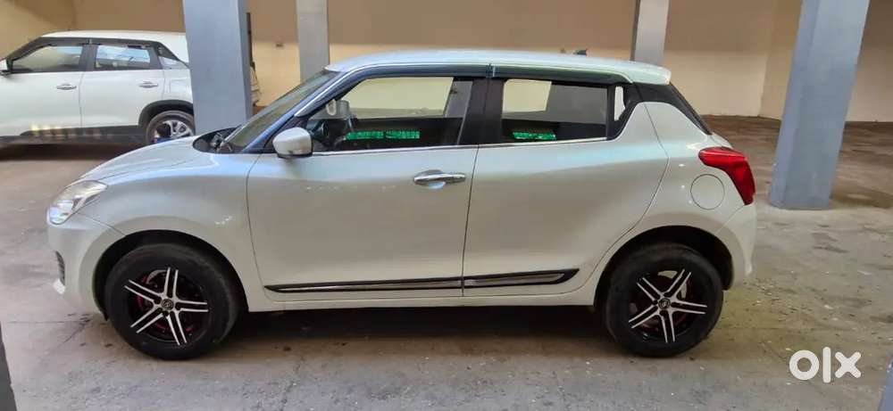 Maruti Suzuki Swift 2021 1.2 Vxi Amt