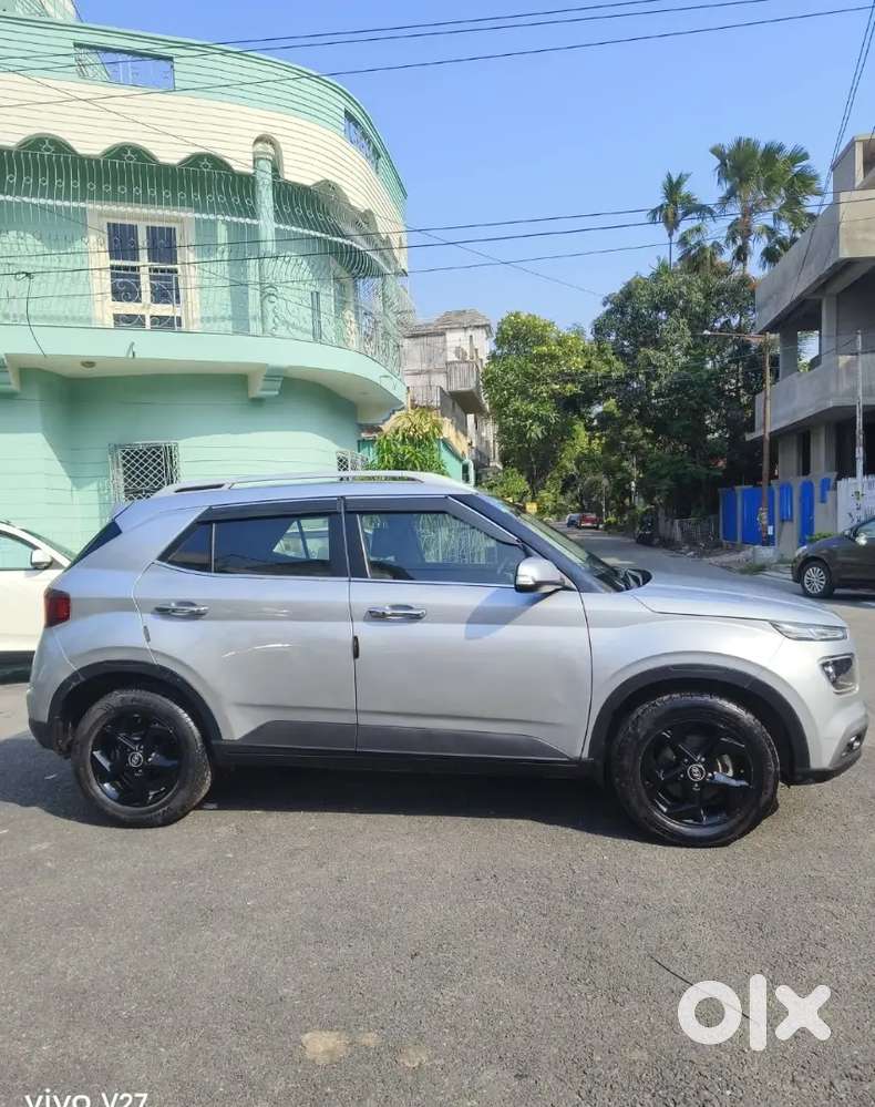 Venue With Sunroof 20k Driven! More Details D