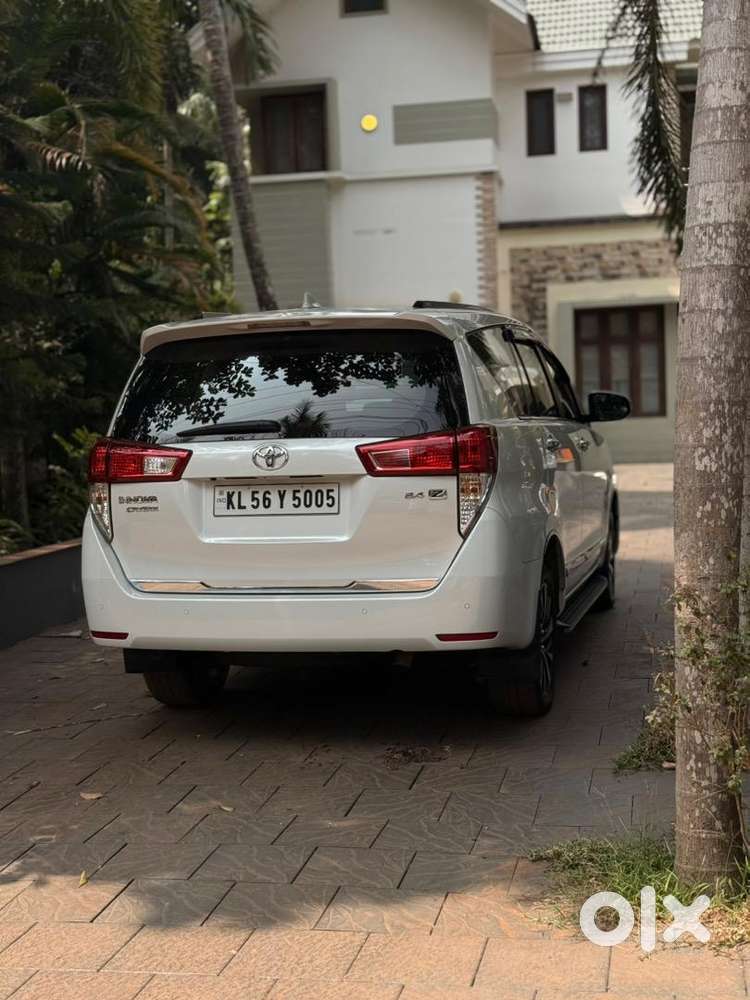 Toyota Innova Crysta 2023