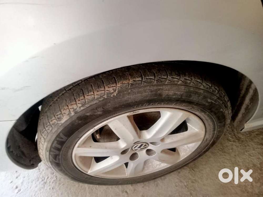 Volkswagen Vento 1.6 Highline Petrol/cng On Paper