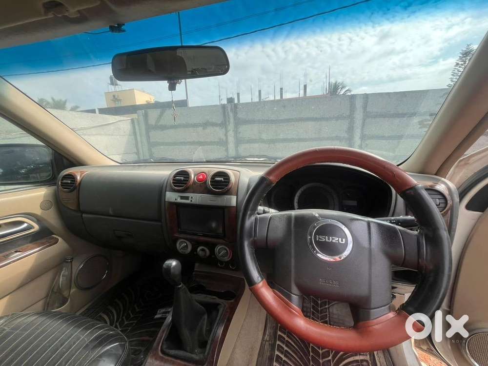 Isuzu Mu7 2015