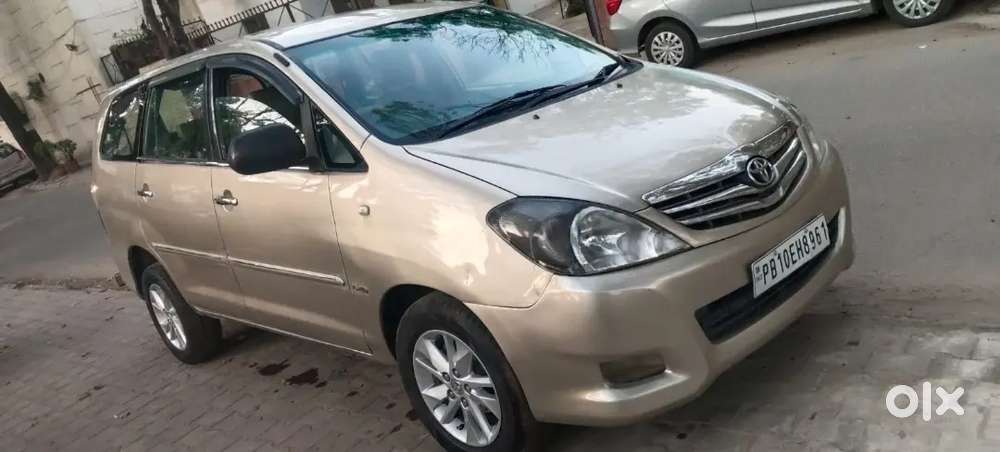 Toyota Innova 2011