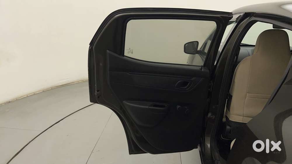 Renault Kwid 2019-ongoing 1.0 Rxt Amt (o), 2017, Petrol