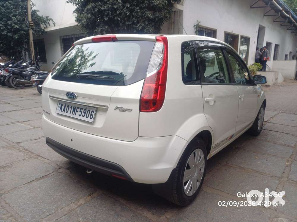 Ford Figo Petrol Titanium, 2012, Petrol