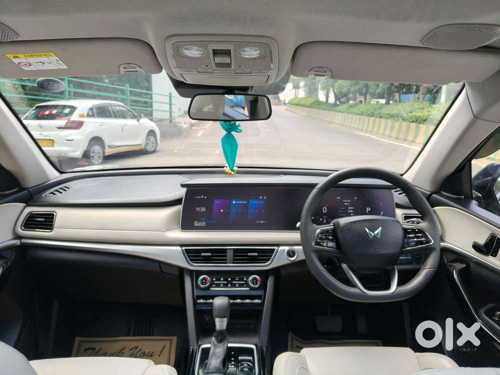 Mahindra Xuv700 2.2 Ax 7 Diesel At Luxury Pack Str, 2025, Diesel