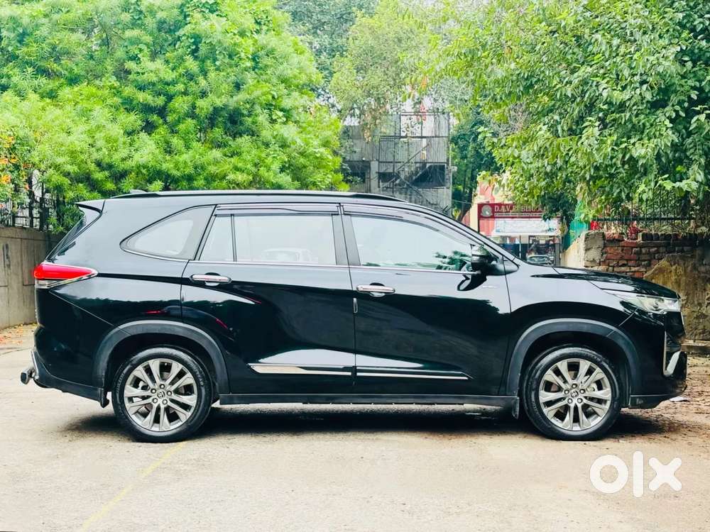Toyota Innova Hycross 2.0 Zx (o) Hybrid 7 Str, 2025, Petrol
