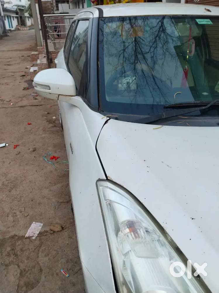 गाड़ी एकदम अप टू डेट है घर की गाड़ी है गाड़ी में कोई कम खर्च नहीं है